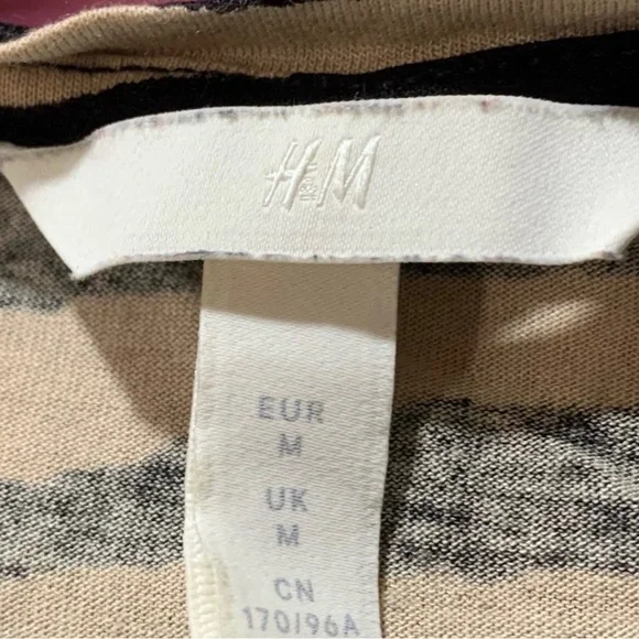 H&M top Short Sleeve Top Zebra print top Size
UK M Black and Beige stripes - Picture 4 of 5